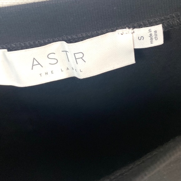 (B7) ASTR Black LongSleeve drop shoulder bodysuit, Size Small, NWT - Picture 4 of 8